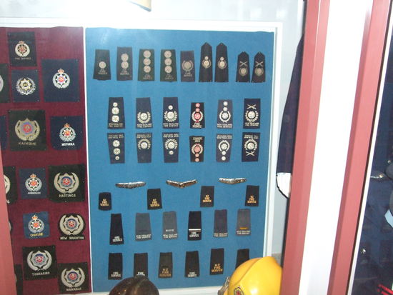 Ein paar Neuseelaendische Abzeichen.