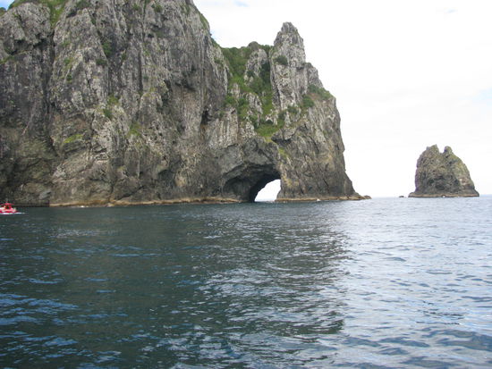 Von weitem das "Hole in the Rock".