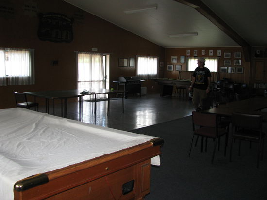 Riesiger Aufenthaltsraum, sogar mit Billiardtisch...