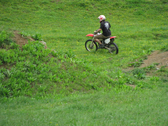 Robin am austesten der Maschine.