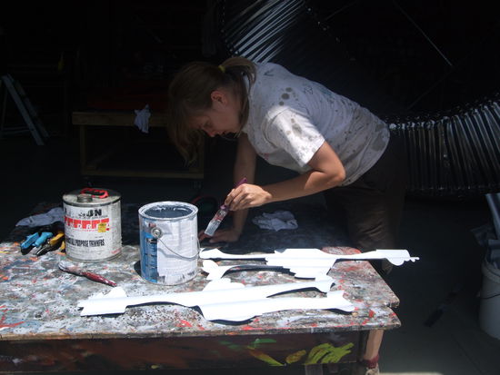 Laura noch beim Grundieren.