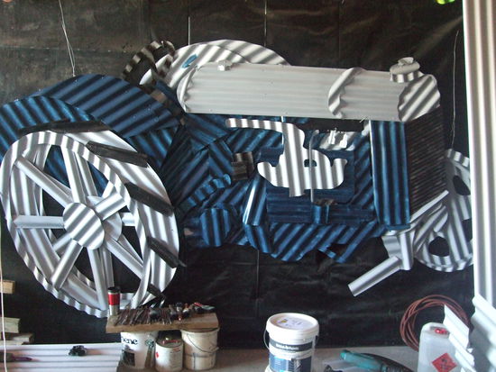 Ein Traktor war grade dabei gemacht zu werden.