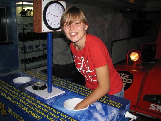 Nach 15 Sekunden wurde es auch fuer Laura kalt.