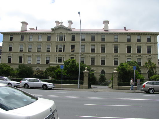 Ein anderes Regierungsgebäude.