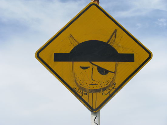 Ein lustiges Verkehrszeichen.