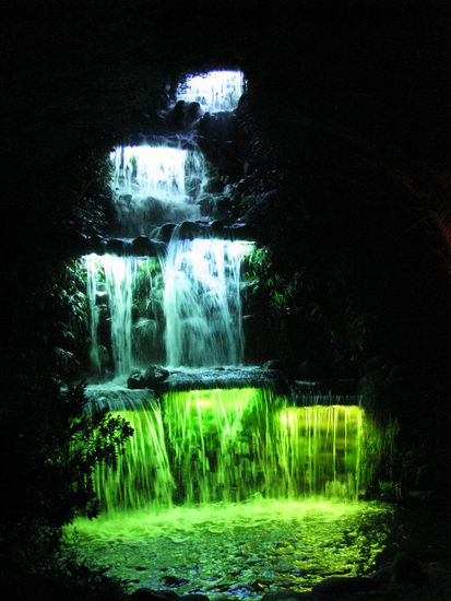 Selbst der Wasserfall.