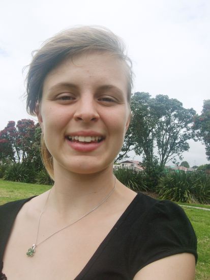 Laura mit der neuen Kette.