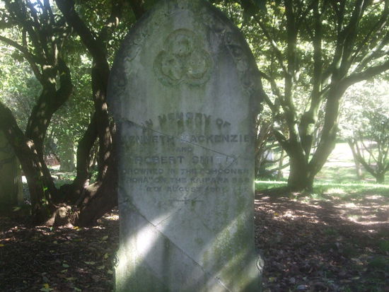 Teilweise auch notdürftig von Nachkommen restauriert.