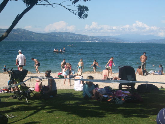 An warmen Tagen war der Strand immer ueberfuellt.