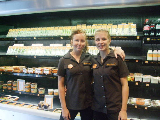 Laura und ihre neue Arbeitskollegin Amanda.