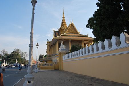 der Eingang zum Koenigspalast