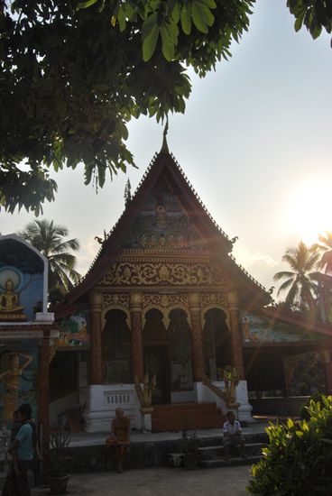 ein Wat irgendwo in einem kleinen Dorf