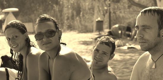 Viel zu spät begreifen viele die versäumten Lebensziele: 
Freude, Schönheit der Natur, Gesundheit, Reisen und Kultur. 
Darum, Mensch, sei zeitig weise! 
Höchste Zeit ist's! REISE, REISE!
Wilhelm Busch