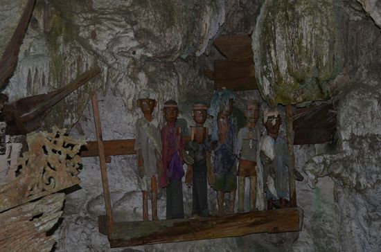 so jetzt reichts mit Gräbern und Abbildern von Toten....!