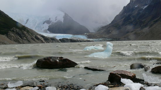 Gletscher und Laguna am Fuß des Cerro Torre(leider haben wir den Wisky vergessen, Eis ist ja genug da)