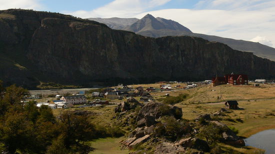 El Chaltén umrahmt von Bergen