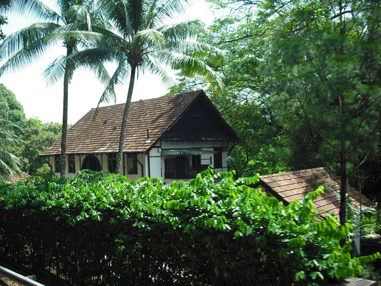 Sehr viele sehr reiche Leute mit der teuren Haeusern