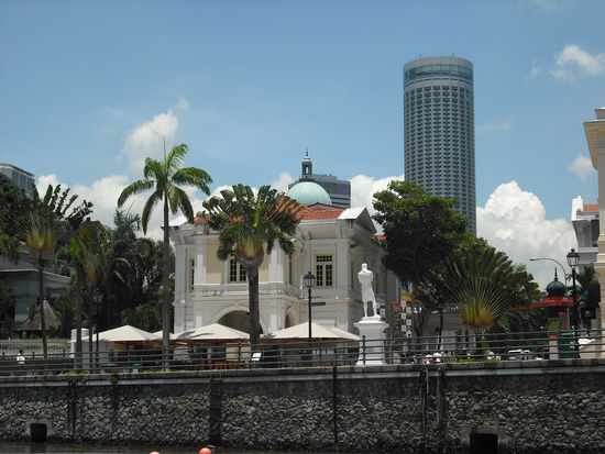 Im Hintergrund ist unser Hotel