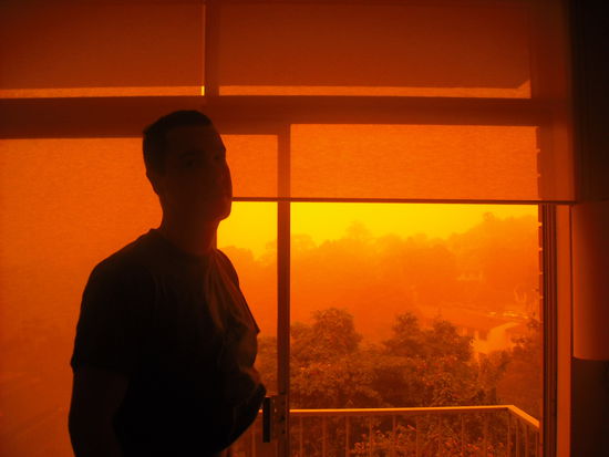 Zurück in Sydney haben wir gedacht die Welt geht unter als wir aufwachten und diesen Himmel sahen. Ein Red Dust Storm