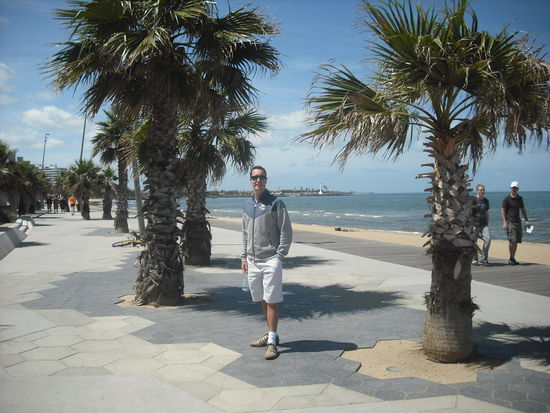 Beruehmter St Kilda Beach suedlich von Melbourne