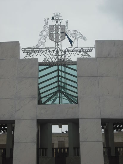 Parlamentshaus mit australischem Wappen