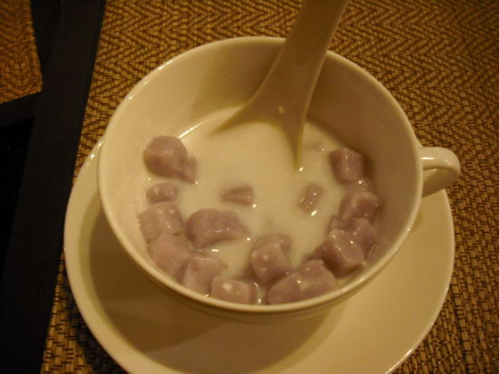 Taro in Cocos Milch..sehr suess aber gut