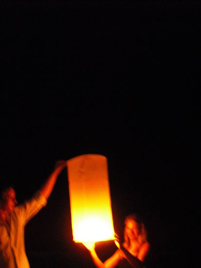 Am Strand konnte man fuer 100THB "einen fliegen lassen"