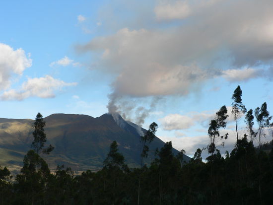 Der Vulkan Cayambe ist aktiv!