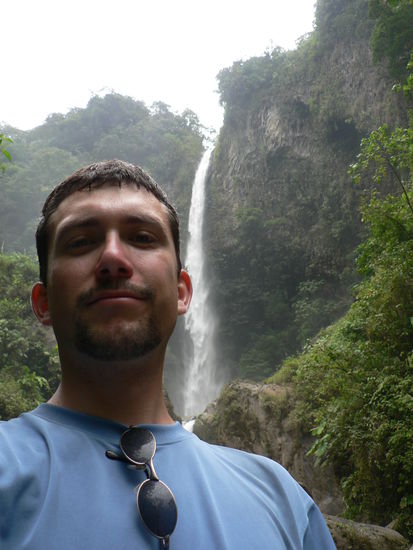 Am Wasserfall in Machay