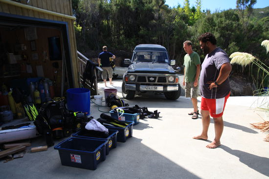 ..in Whatuwhiwhi (Tauchschule). Es ging alles sehr familär zu. Wir haben genau obendrüber geschlafen und uns die ganze Zeit sehr wohl gefühlt. Zum Strand waren es 5 Gehminuten (Maitai Bay).