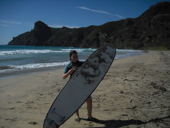 Und die Belli selbst mit Board und im Neoprenanzug...