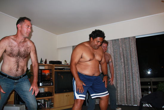 Und das hier, also, hier wurde uns exklusiv der "Haka-Ritualtanz der Maori" vorgeführt. Die Jungs haben wirklich alles gegeben. Nachdem wir erzgebirgische Weihnachtslieder präsentierten 