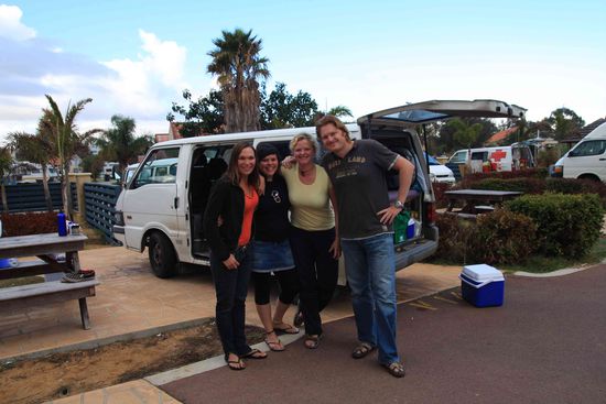 Die 2 Holländer haben wir in Fremantle aufm Campground kennengelernt, haben paar Sachen geschenkt bekommen, daa sie kurz  vor der Abreise standen.Das ist das Schöne in Australien und sehr praktisch..