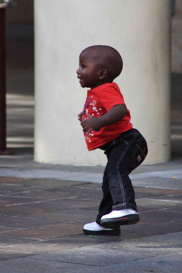 ...und machts hier wie die Großen: Tanzen auf der Straße