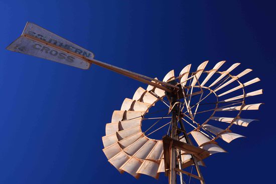 "The Southern Cross", das Sternbild ist nur in der südlichen Hemisphäre zu sehen und gehört zu Australien wie der Deckel aufm Topf.