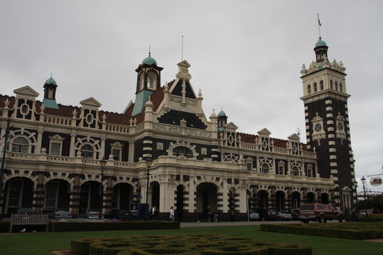 Die Railway Station (Bahnhof) in Dunedin...der angeblich schönste und meist fotografierteste Bahnhof der Welt.