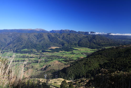 Blick auf das irgendein Valley (hab den Namen vergessen) und die Takaka Hills (Wein-, Obst-, Hopfenanbaugebiet
