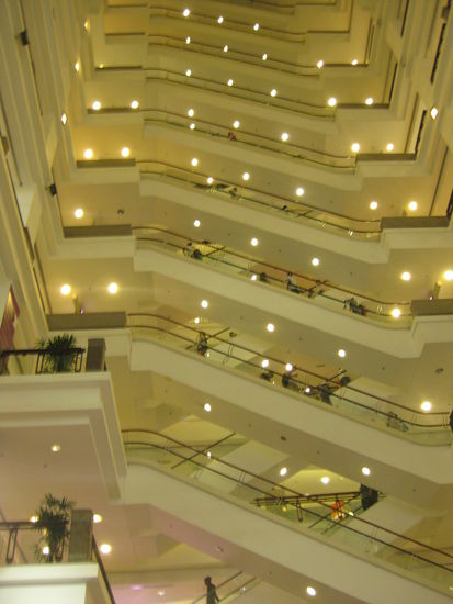 Unendlich hohe Shopping Malls