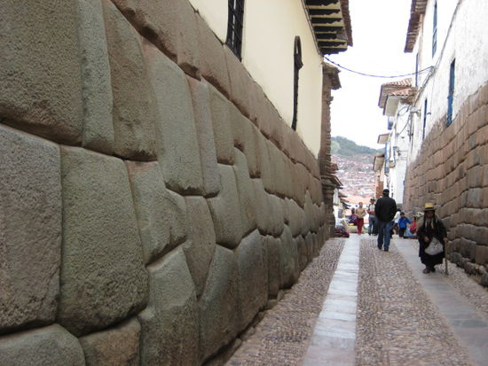 Die beruehmte Gasse mit dem 12winkligen Inkastein (leider nicht im Bild )