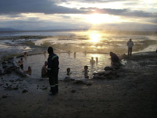 Sonnenaufgang in den Hotsprings - mit Blick auf eine Lagune
(draussen bitterkalt, drinnen so warmes Wasser!)