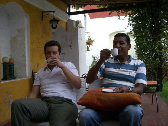 unsere Reisebegleitung fuer knapp eine Woche - Cyril (li) und Daniel (re)