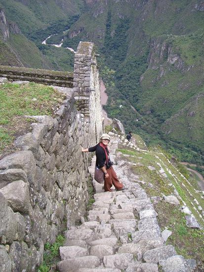 Steil bergab auf schmalen Treppen...