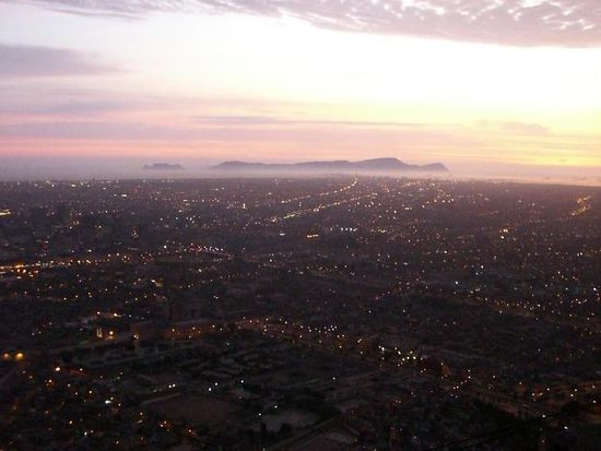 Blick ueber das abendliche Lima