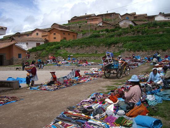 Am Rande des Sonntagsmarkts