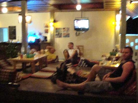 erst ma wat reinschieben un so nee.
Gruß an Nina.