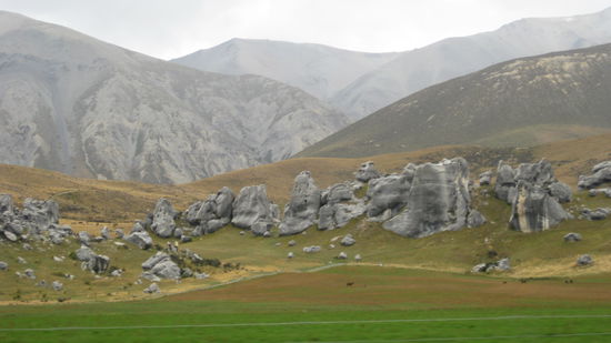 Und von Links kommt gleich Aragorn durchs Bild geritten