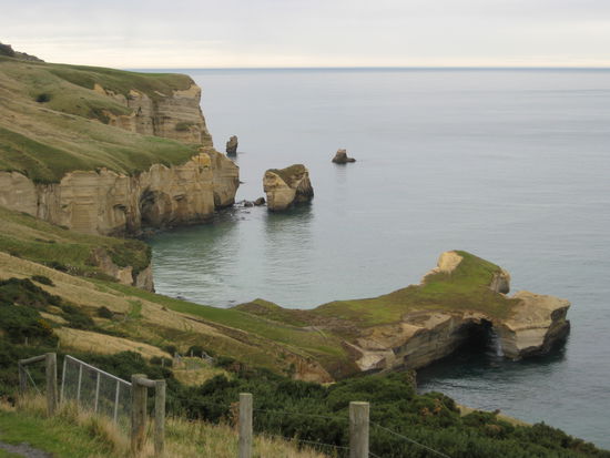 Tunnel Beach--->