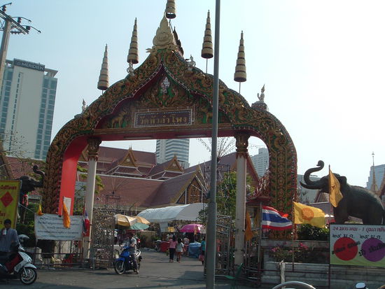 Wat Hua Lampong - mitten in Bangkok, fand ich wunderschön