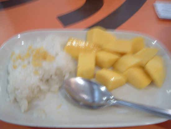 Lecker Klebreis mit Mango - macht leider viel zu schnell satt.