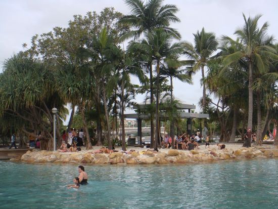 Die Oase auf der anderen Uferseite